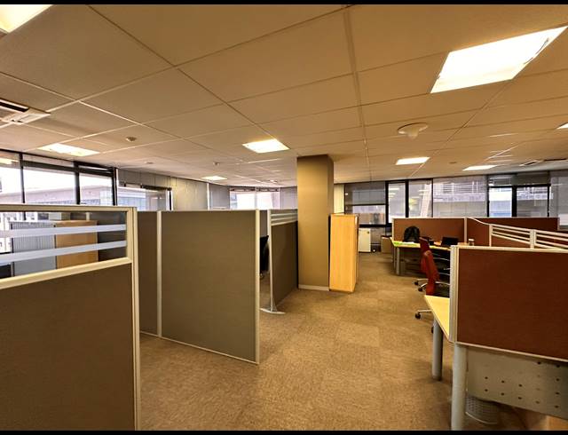 7,410M² OFFICE TO LET IN PARKTOWN